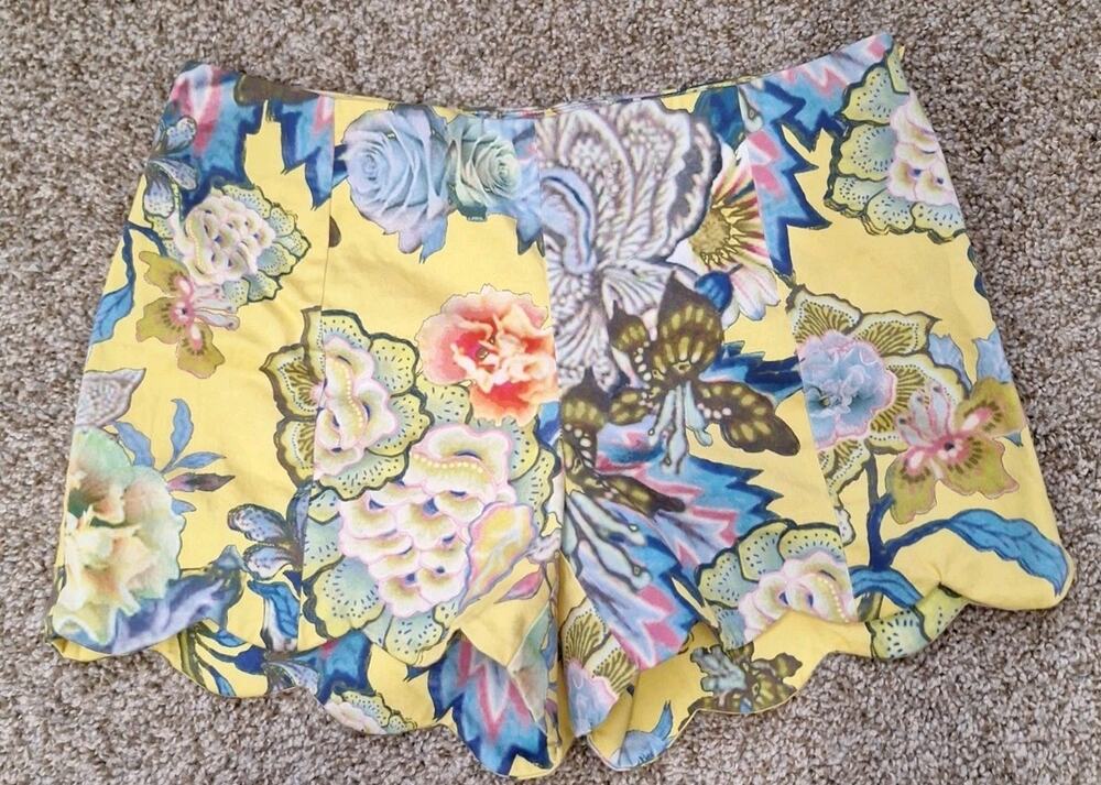Cynthia Rowley Prima Floral Scalloped Bottom w/ Side Zip Shorts Size 2